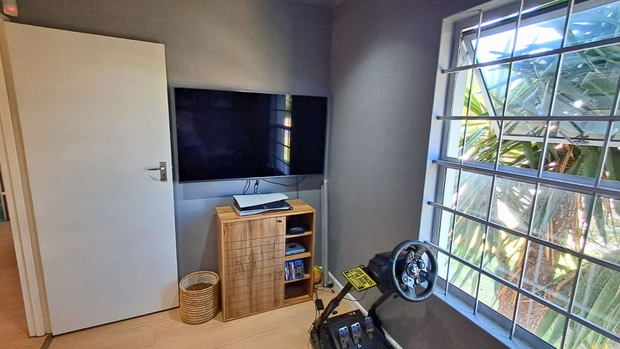 3 Bedroom Property for Sale in De Oude Spruit Western Cape